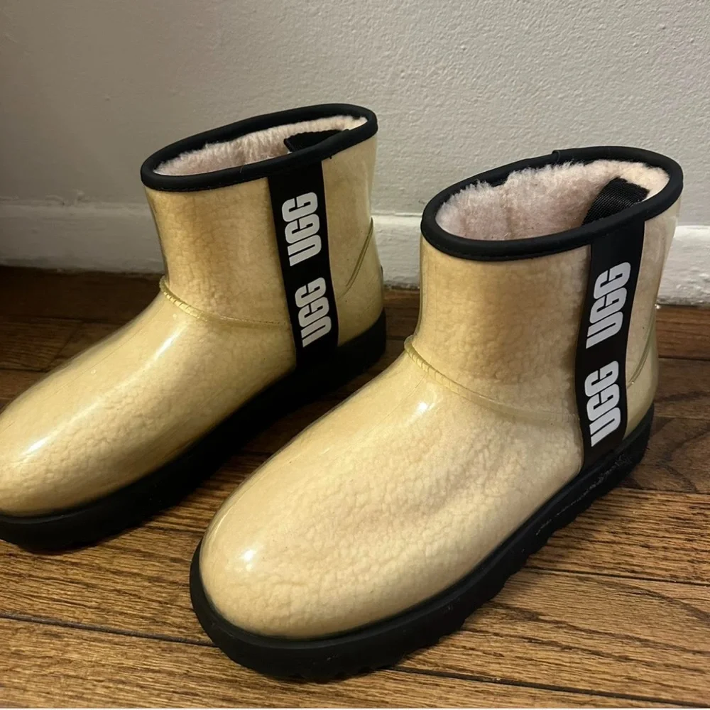 UGG Short Waterproof Winter Boots in Cream with Black Trim